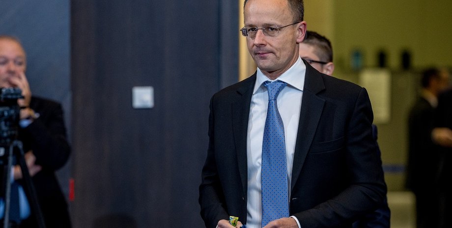 Петер Сіярто заявив, що Угорщина може припинити постачання електроенергії в Україну