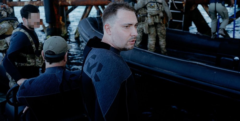 Кирилл Буданов на вышках в Черном море