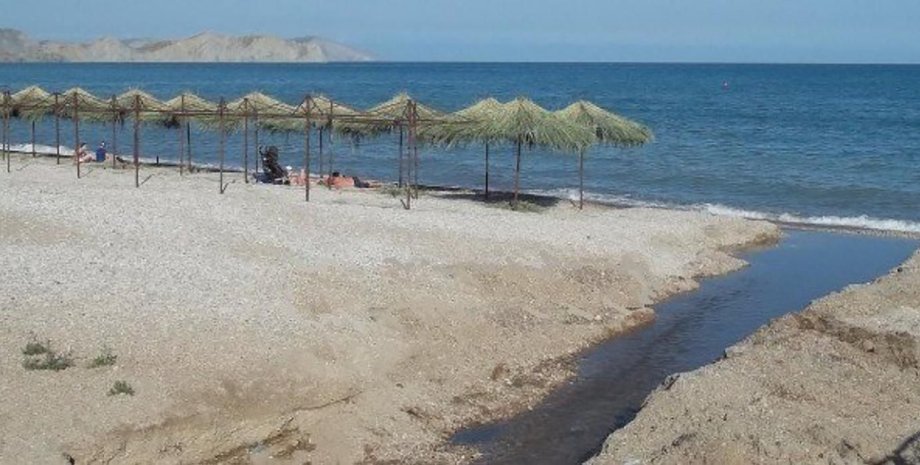 Крым, пустой пляж, Крымский полуостров, оккупация Крыма, туристы в Крыму, российско-украинская война