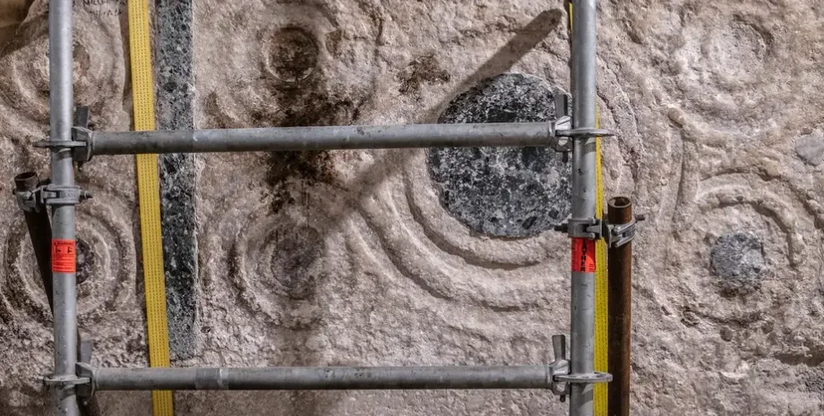 вівтар, церква, туристи, графіті, артефакт, плита, дослідження, храм, Єрусалим, християнство, Ізраїль, паломники, Рим, Папа Римський, Храм Гробу Господнього, середньовіччя, знахідка, мармур, відкриття