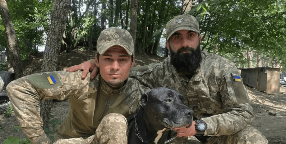 Нікіта Ломакін з побратимом