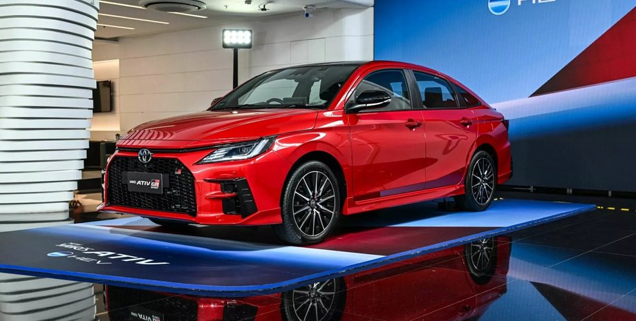 седан Toyota Yaris Ativ