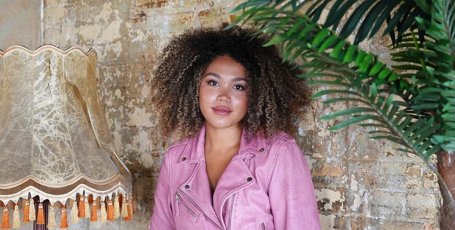 Актриса "Бріджертона", Рубі Баркер, звинуватила Netflix