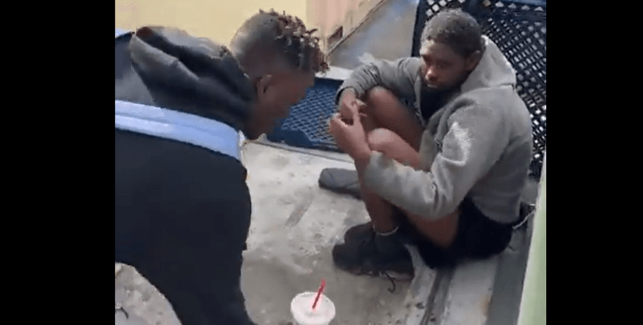 Блогер, еда, розыгрыш, пранк, бездомный, улица, бургер, ютубер