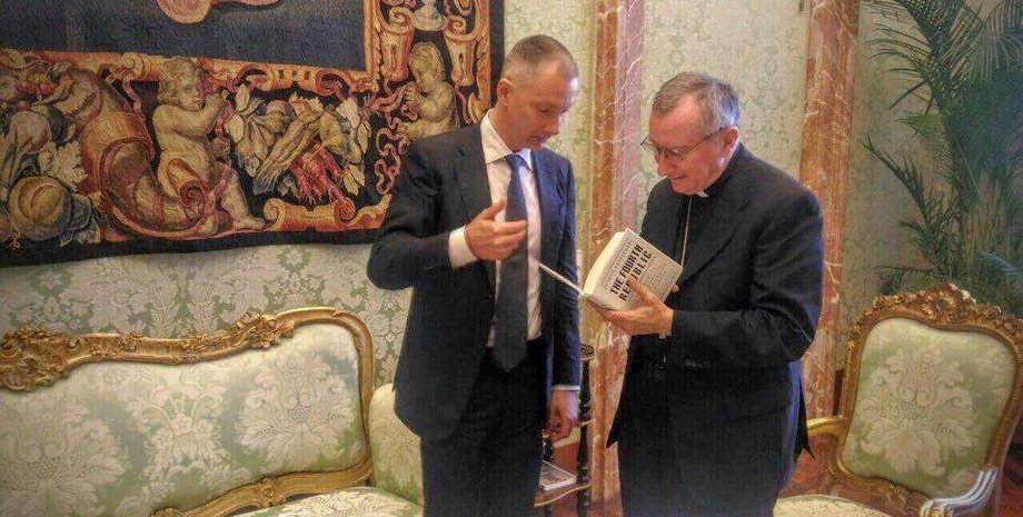 Глава АП Борис Ложкин и госсекретарь Ватикана Пьетро Паролин / Фото: facebook.com/boris.lozhkin.7