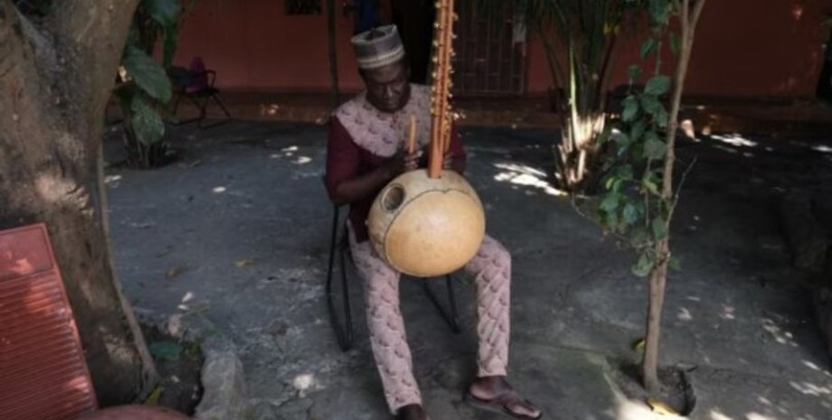 Нино Галисса, Кааба, королевство, гриот, песня