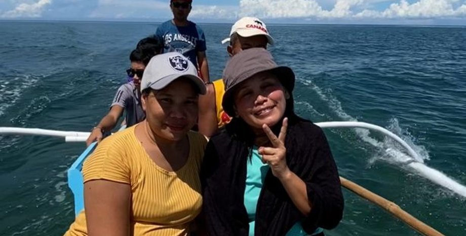 Рыба украла телефон, летающая рыба, пытались сделать фото, плыли на лодке, перепрыгнула через лодку, выбила телефон,