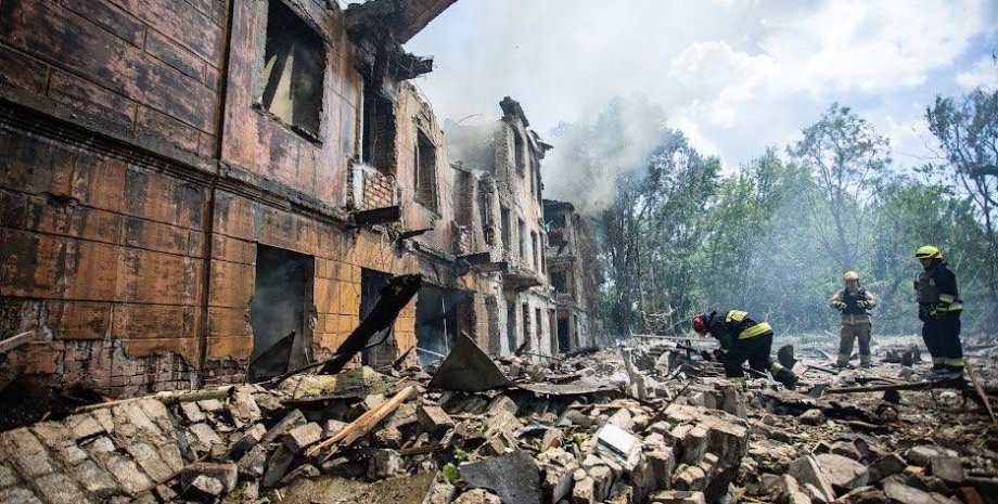 Удар по больнице в Днепре Удар по больнице в Днепре, фото