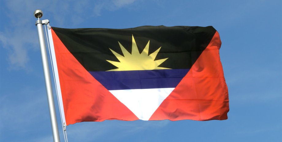 Флаг Антигуа и Барбуда / Фото: royal-flags.co.uk