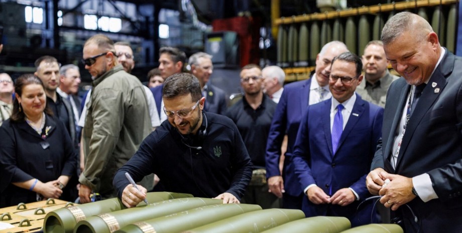 Владимир Зеленский завод в сша Владимир Зеленский, зеленский фото, Зеленский, боеприпасы, производство боеприпасов