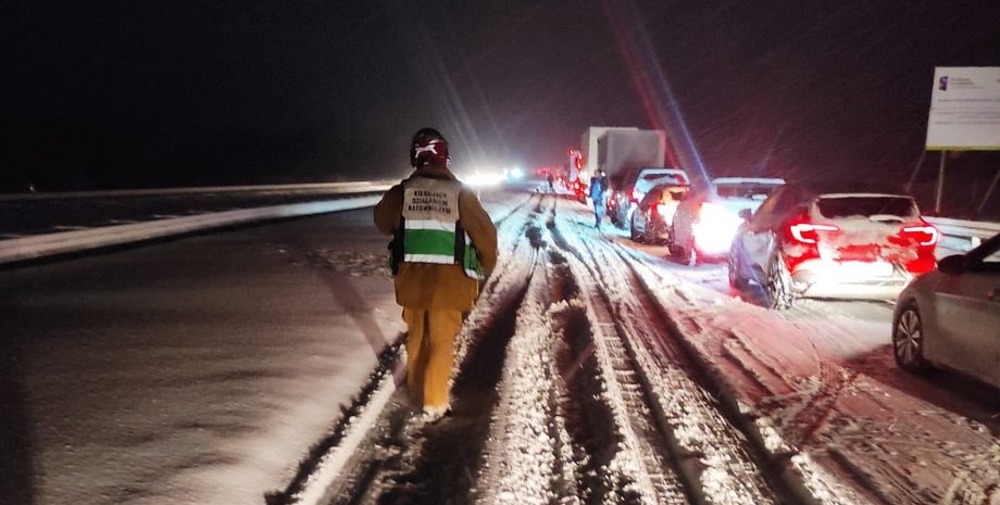 снегопад в польше затор S7