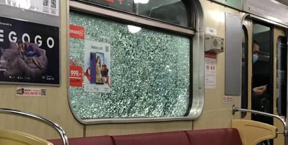 метро, разбитые окна