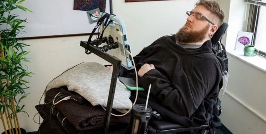 мозковий чип, мозковий імплантат, імплантати прямого мозкового підключення