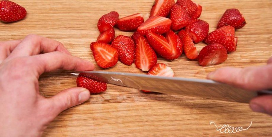 рецепти з полуницею, кулінарні рецепти, рецепти від клопотенка, літні страви, з чим приготувати полуницю