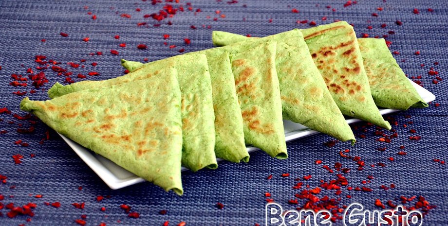 Конвертики из лаваша с сыром, быстрый перекус из лаваша, завтрак из лаваша