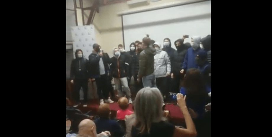 зрив показу фільму в Москві