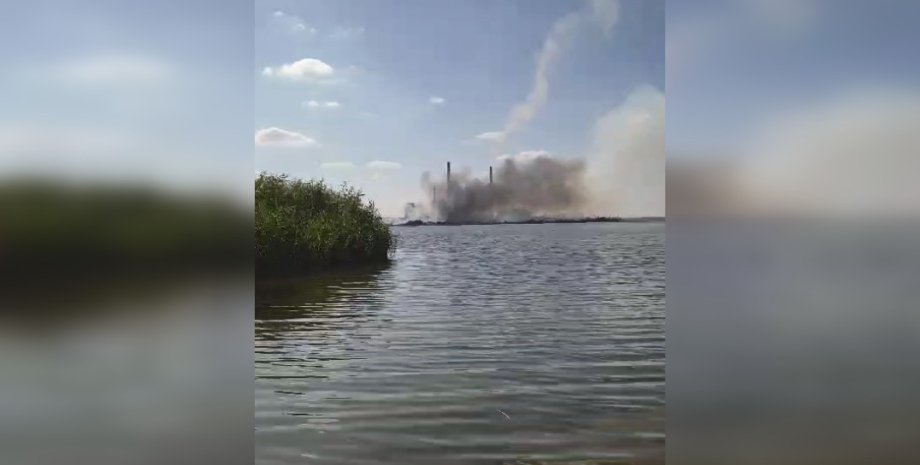 En Russie, à une distance de 400 km d'Ukraine, un incendie a commencé sur le ter...