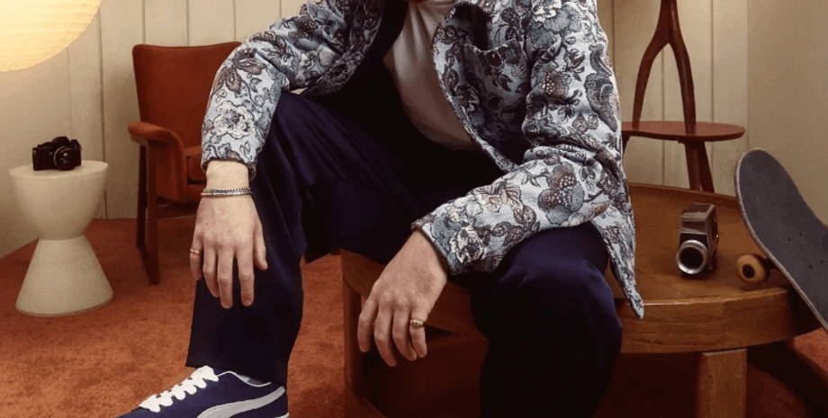 актор, Ангус Клауд, обстановка в будинку, меблі, світильники