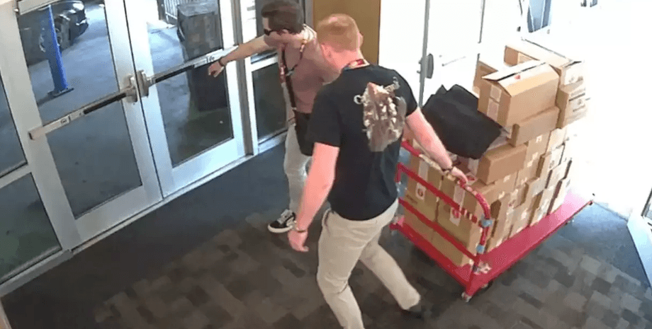 Ограбление на Gen Con  в США, кража, украли игральные карты, настольная игра, Magic: The Gathering, Disney Lorcana,