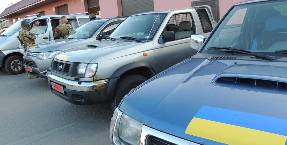 Пикапы для ВСУ, авто для ВСУ, гуманитарная помощь, авто для армии, Nissan Navara, Mitsubishi L200