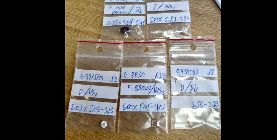 таможня, контрабанда, посылка, бриллианты, фото