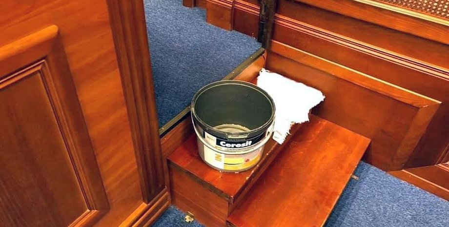 Киевгорсовет, крыша, течет, непогода, леонид емец, здание, потоп, затопление, аварийное, ремонт