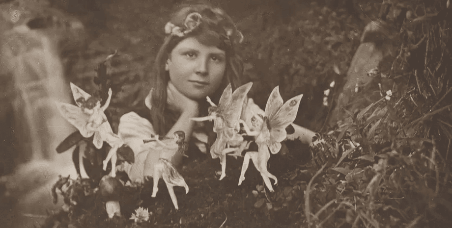 Фото с феями, Феи из Коттингли, девочки с феями, всемирная сенсация, Конан Дойл, заставили поверить в фей,