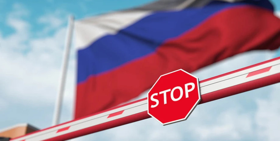 флаг РФ, знак Стоп, санкции против России