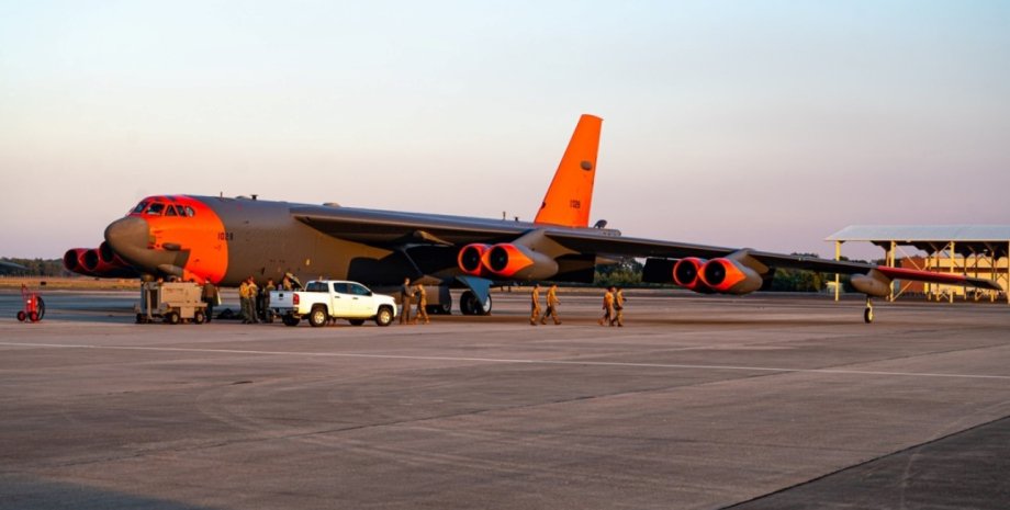 бомбардувальник B-52