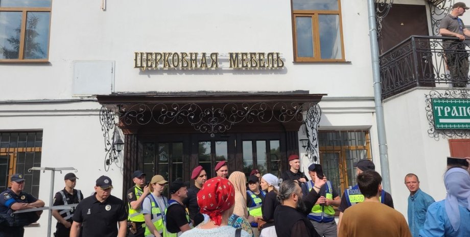 новини києва, києво-печерська лавра, черців УПЦ МП виселяють, виселення московського патріархату