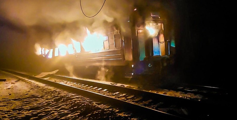 палаючий вагон потягу "Барвінкове-Чоп"