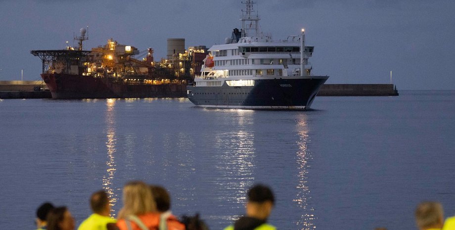 MV Hondius в порту Гранадилья