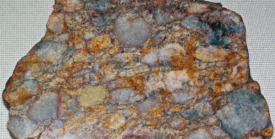 древняя порода цирконы