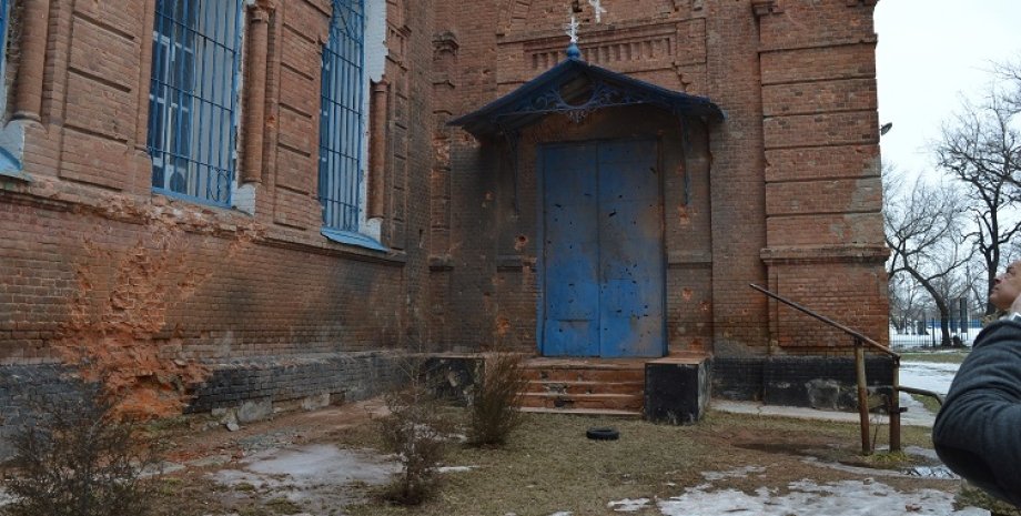 Поврежденная церковь в Трехизбенке / Фото:moskal.in.ua
