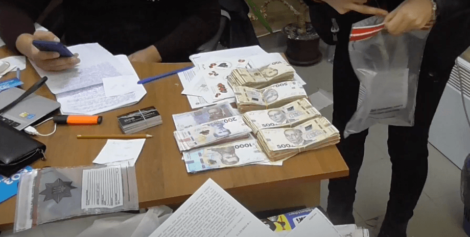 злочинна група, шахраї, обшук, гроші, працевлаштування