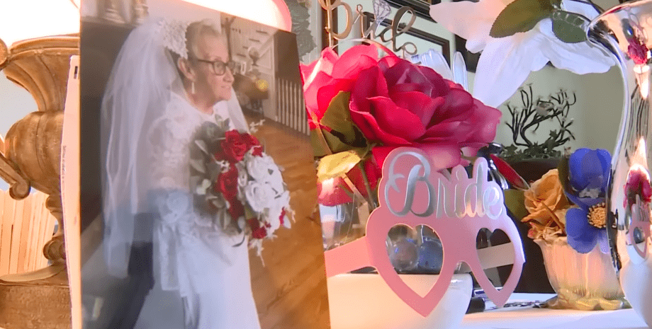 77-річна Дороті Фіделі вийшла заміж за себе