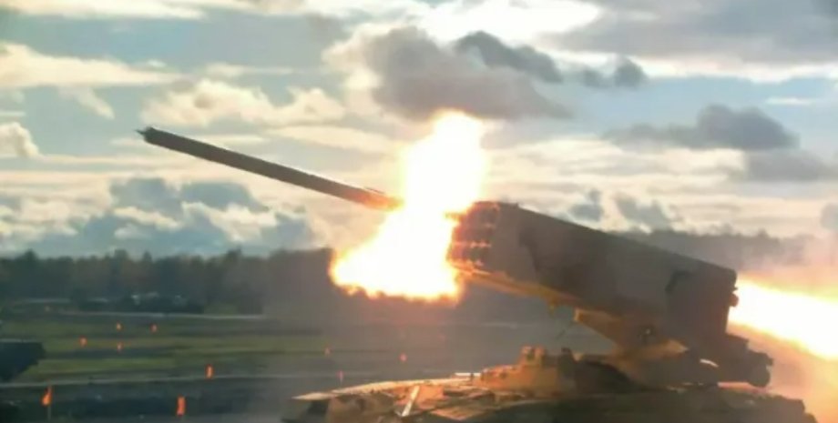 Die Russen versuchen, ein flammenbrennbares System auf dem T-80- oder Rad-Tank-C...