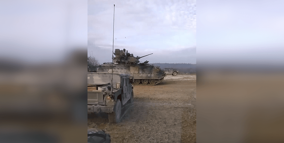 HMMWV, M2 Bradley, Bradley, БМП Bradley, БМП, армійська вантажівка, американська бронетехніка