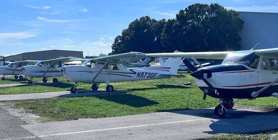 Літаки в аеропорту, пошкодив літаки, поламав літаки, пілот-студент, учень льотної школи, відмовили в польоті, розлютився на інструкторів