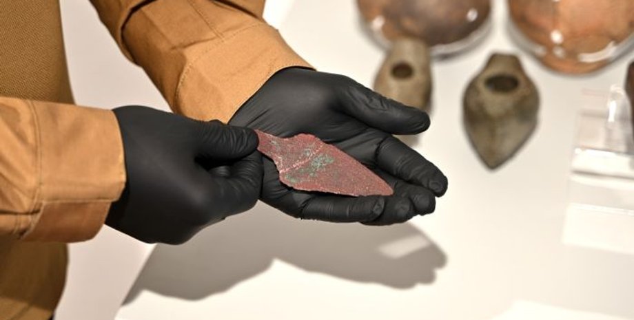 Польща, Україна, імпорт, кинджал, артефакт, знахідка, металошукач, археологи, археологія, мідь, бронза, патина, виріб