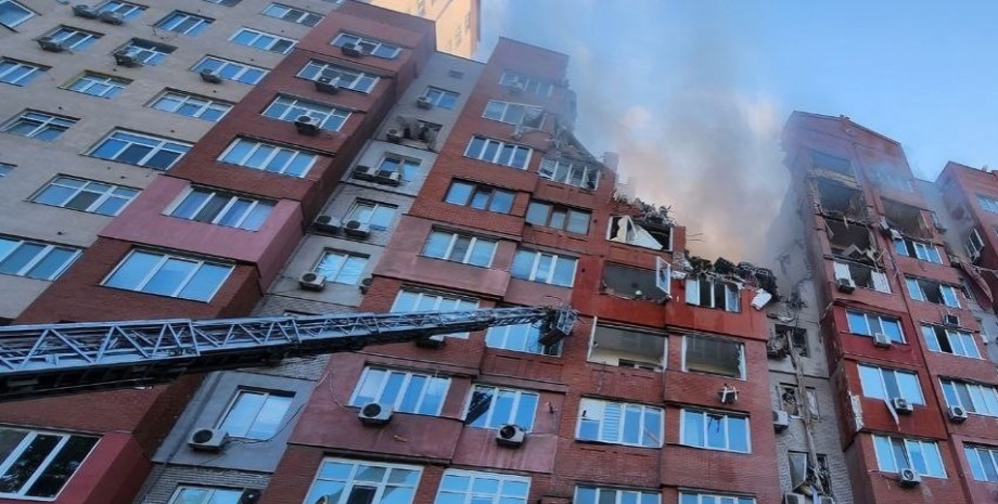 Удар по многоэтажке в Днепре Днепр, удар ВС РФ, война, многоэтажка, фото