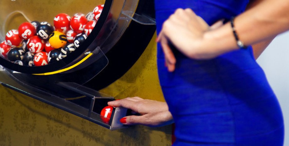 Лотерея, шары для лотереи, ведущая, женщина, розыгрыш лотереи, выиграть миллион