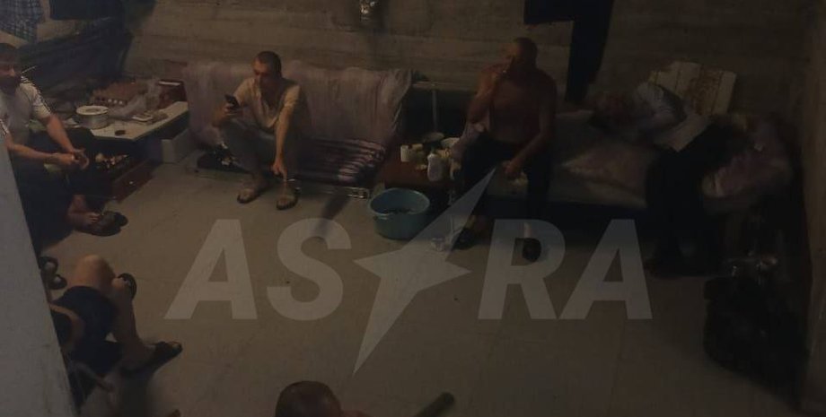 Россияне удерживают украинцев в подвале на КПП "Верхний Ларс"