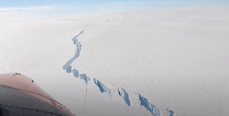 льодовик Бранта, айсберг, Північний рифт, тріщина, антарктида