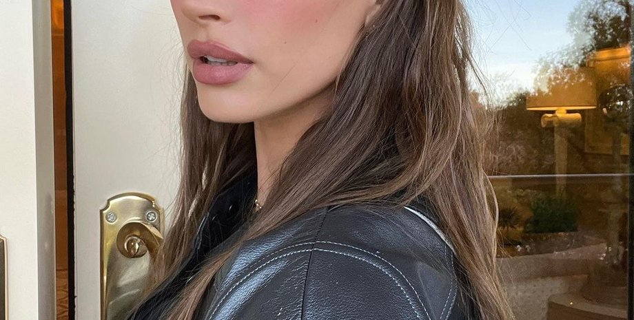 Гейлі Бібер, Гейлі Бібер стиль, Гейлі Бібер джастін бібер, Гейлі Бібер селена гомес, ідеальна чорна сукня