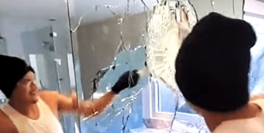 Строители разрушили ванную комнату Строители разрушили ванную комнату, строители, вирусное видео, новая ванная комната, ремонт в ванной, не получили деньги