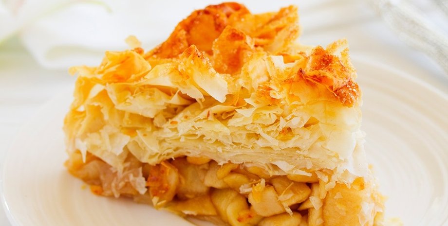 яблочный пирог, вуаль невесты, гасконский яблочный пирог, французская кухня. тесто фило