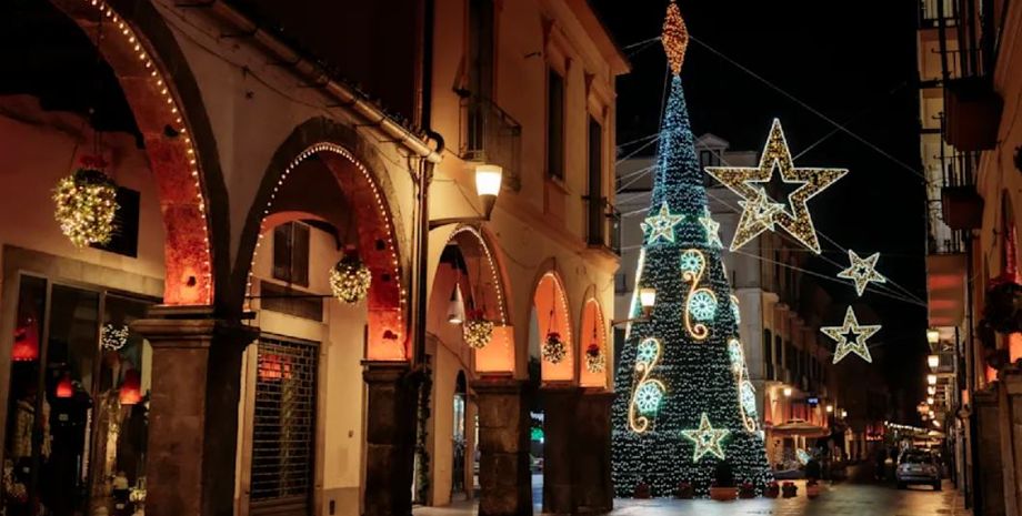 В Италии анонсировали возможный запрет на объятия и поцелуи, штраф для нарушителей 500 евро