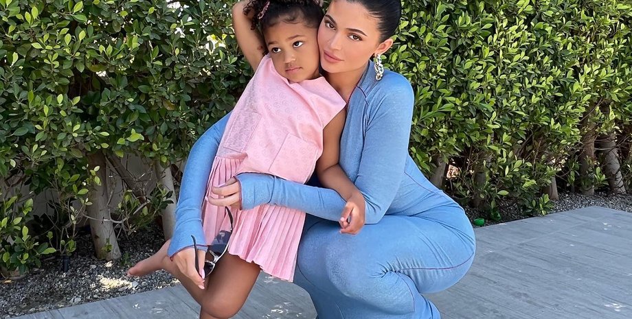 Кайли Дженнер и Сторми, Кайли Дженнер фото, Кайли Дженнер дочь, Кайли Дженнер дети, Кайли Дженнер стиль