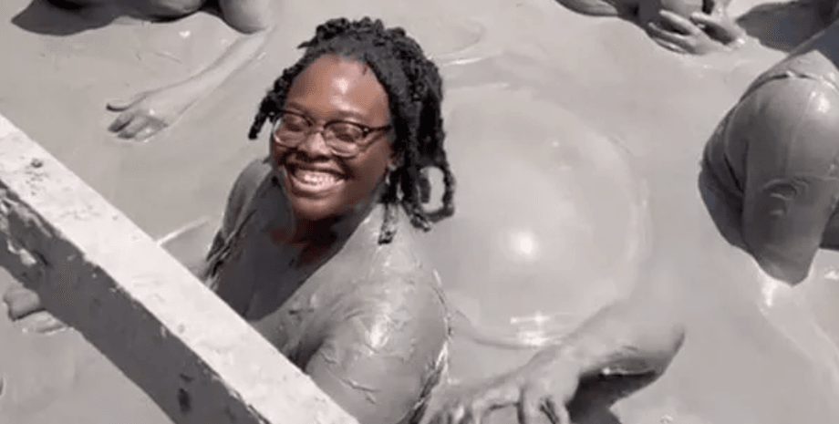 Дівчина зганьбилася в Інтернеті через "жарти природи"